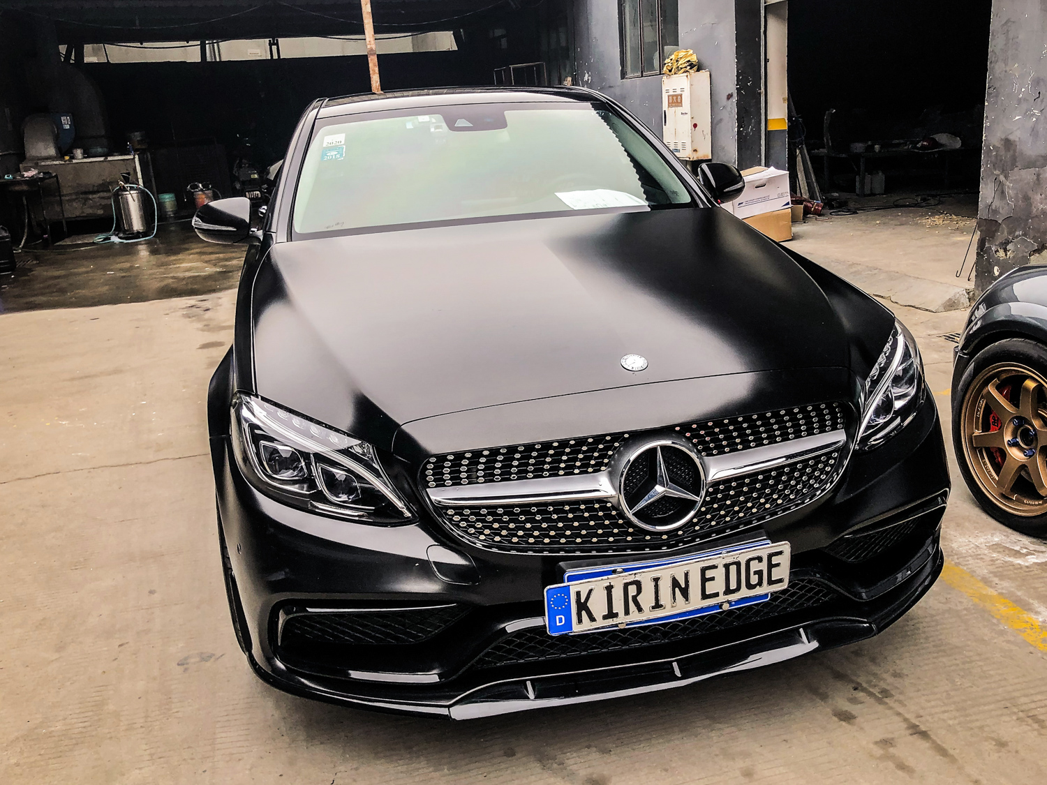 奔驰c200升级amg包围 电光黑 轮毂